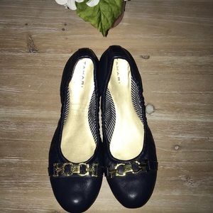 Size 9M Navy Blue Vera Tahari Flats w/ gold buckle